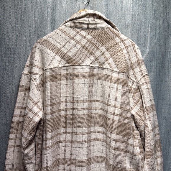 Amisu Cream and Tan Plaid Shirt Jacket size medium - Picture 9 of 10